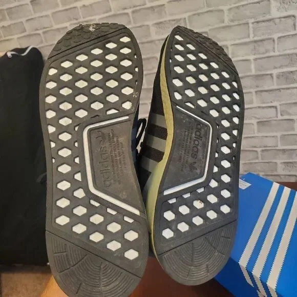 Adidas NMD R1.V2 - Picture 7 of 8